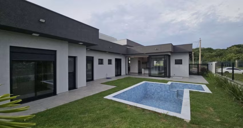 Casa de luxo com 3 suítes no Swiss Park, Campinas-SP: 220m², 2 salas, 4 vagas. Venha conhecer!