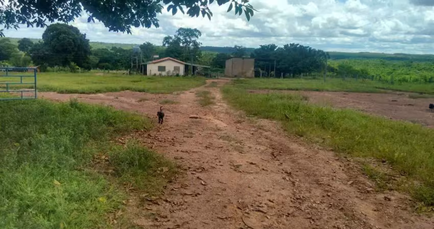 Fazenda à venda em João Pinheiro-MG: 2 quartos, 2 salas, 1 banheiro, 2 vagas de garagem, 20.805.200,00 m² de área!