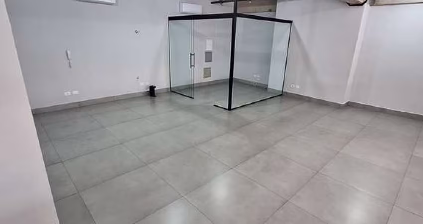 Sala comercial de alto padrão no Centro de Jacareí-SP: 2 salas, 1 banheiro, 1 vaga de garagem, 28m². Venha conferir!