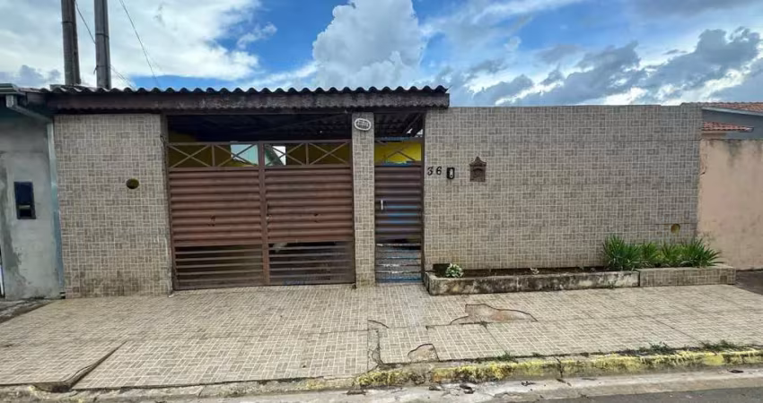 Imperdível casa à venda em Tatuí-SP, bairro Tanquinho, 3 quartos, 1 sala, 1 banheiro, 2 vagas, 120m². Confira já!