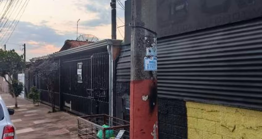 Vendo um terreno 400 metros de esquina, servi para um estacionamento ou mesmo uma academia, negócio de oportunidade. Localização excelente, com escrit