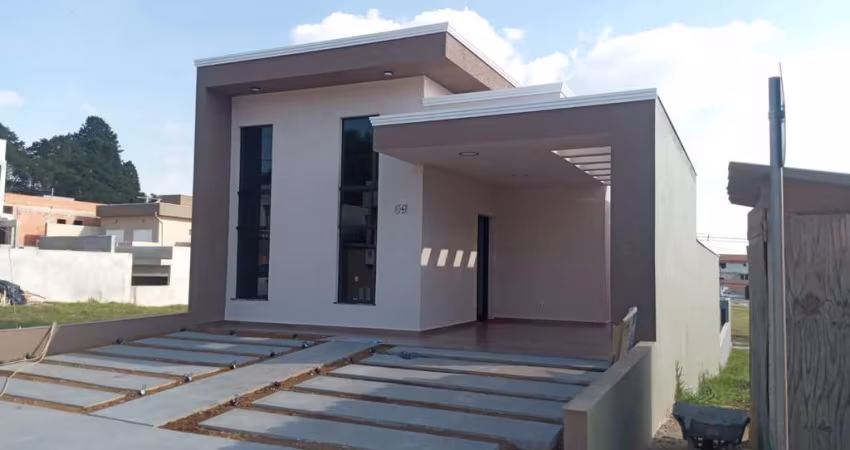 Casa em Condomínio à Venda em Cotia-SP, Chácara Real (Caucaia do Alto): 2 quartos, 1 suíte, 2 salas, 2 banheiros, 3 vagas de garagem, 105m².