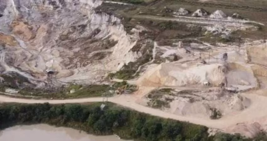 Fazenda com porto de areia a venda na região de itapetininga-sp ??   localizada no município de campina do monte alegre   porto de areia está em pleno funcionamento   atuando e consolidada a 25 anos n