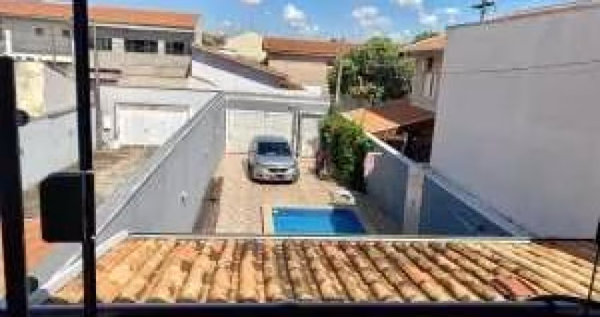 Imperdível: Casa à venda em Sumaré-SP, Jardim Macarenko! 3 quartos, 1 suíte, 2 salas, 2 banheiros, 2 vagas, 137m². Venha conferir!