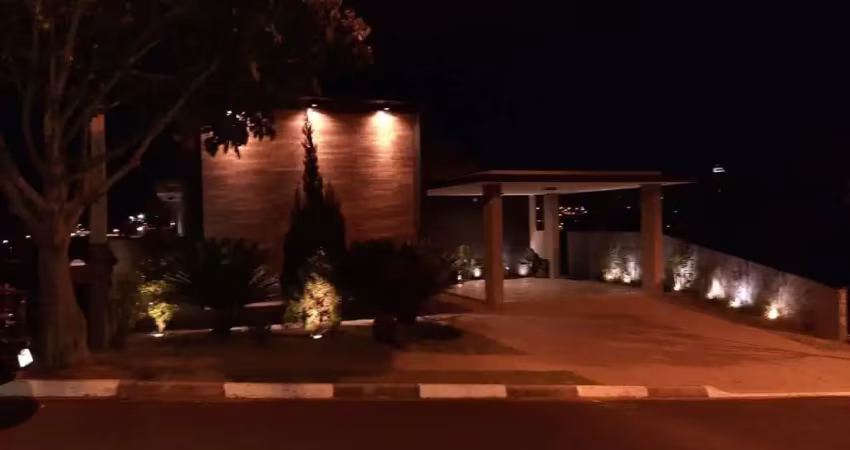 Casa de Luxo em Condomínio: 3 Quartos, 3 Suítes, 3 Salas, 5 Banheiros, 4 Vagas - Bosques do Junqueira, Tatuí-SP - 288m²