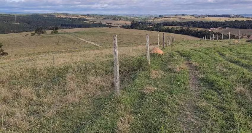 Fazenda à venda em alambari-sp, zona rural: 3 quartos, 3 salas, 3 banheiros, 5 vagas de garagem! 150,00 m² de área!
