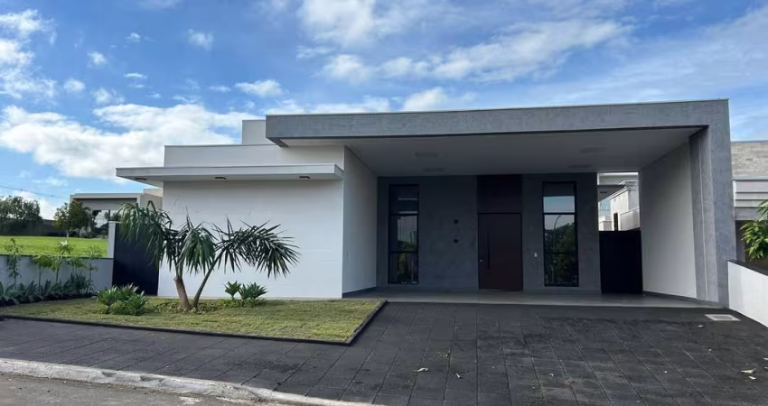Casa Térrea 253m2 3 Suítes, Terreno 465m2 Tem água quente e fria na casa toda Piscina somente água fria, mais o encanamento tudo pronto se caso o clie