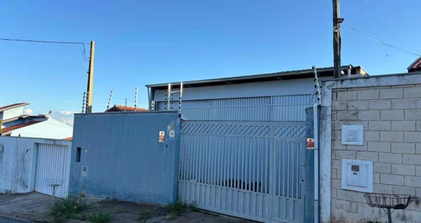 Barracão 250m2 com terreno de 300m2 Cerca elétrica  Todo fechado ( bem seguro) fundos, laterais e frente Portao eletrônico  Porta em 3 folhas, dando u