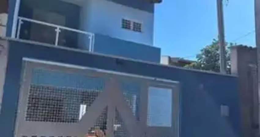 Sobrado com 170m2, terreno 150m². Com habite-se e escritura, dando entrada no registro está semana. São 4 dormitórios sendo 1 suíte com closet e varanda + 1 banheiro grande no piso superior. Térreo co
