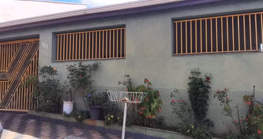 Casa Térrea 110m2 3 Dorms, Sala, Copa, Cozinha, Banheiro, 3 Vagas Cobertas, Quintal Grande, Churrasqueira, 200m2 Terreno
