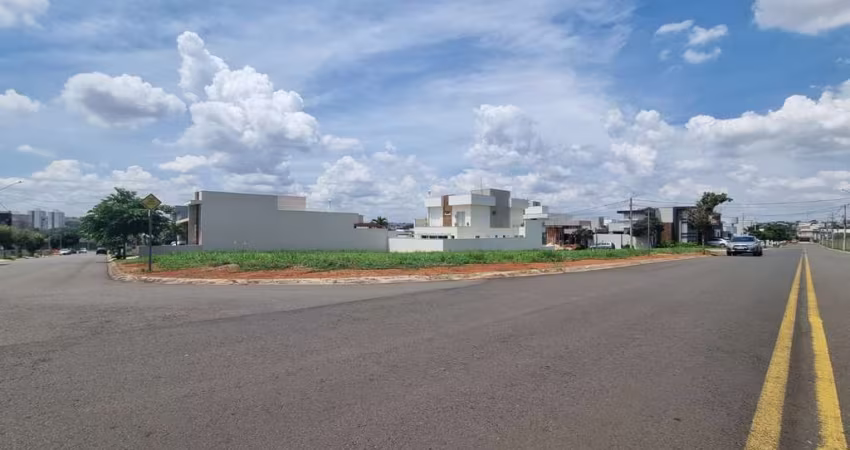 Lote Terreno Esquina Jatoba  310 mts  Ótima localização  Aceita financiamento  330K