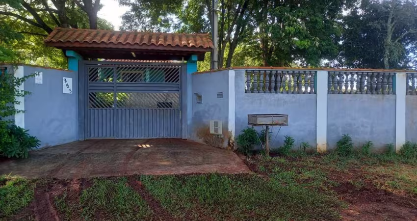 Chácara 1000m2 Casa 90m2 2 Dorms 1 Suíte, Sala, Cozinha, Banheiro Social, Sala, Lavanderia, Área Gourmet, Garagem Coberta