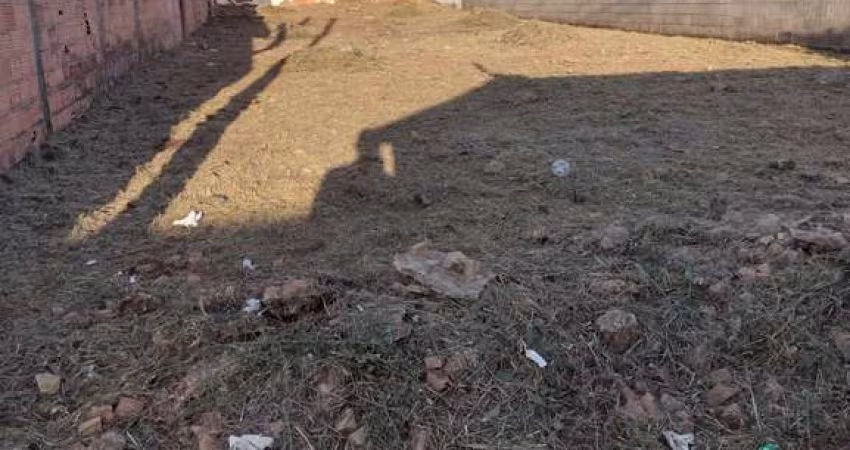 Terreno Plano 390m2 10X39 ótima Localização, Agua, Luz e Esgoto.