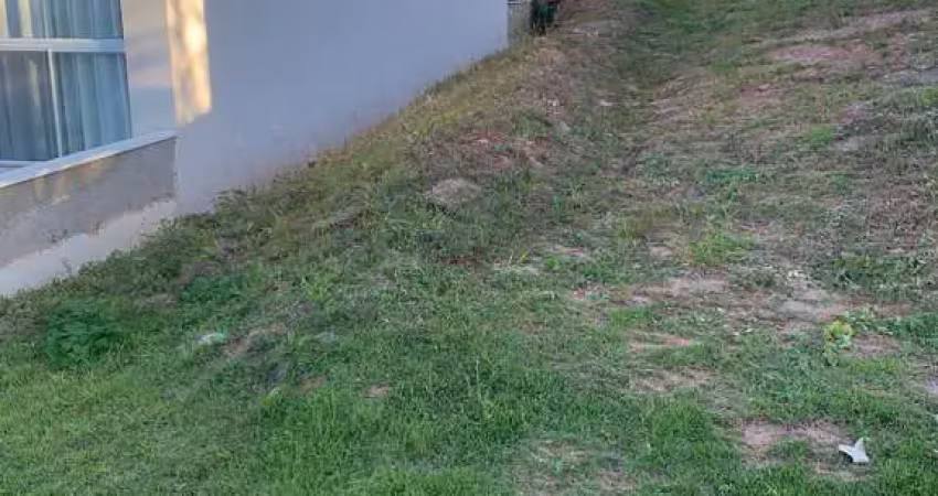 Terreno 300m2 plano avenida principal, ótima localização, condomínio fechado