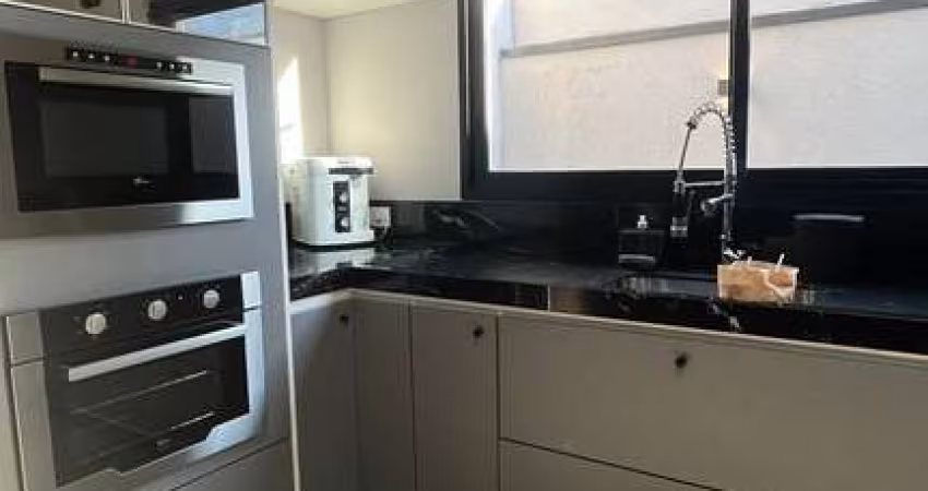 Casa Térrea 140m2 3 Dorms 1 Suíte, 2 banheiros, 4 vagas de garagem, 1 sala, localizado em condomínio. Condominio Completo com segurança 24 Horas e Laz