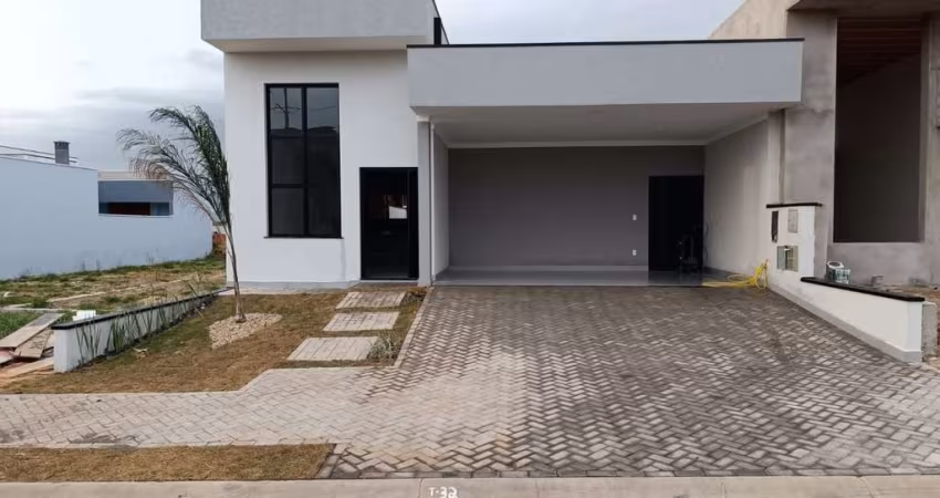 Casa Terrea 160m2 3 Dorms 1 Suíte, 3 banheiros, 2 vagas de garagem, 1 sala, localizado em condomínio, aceita permuta. Condominío completo com Seguranç