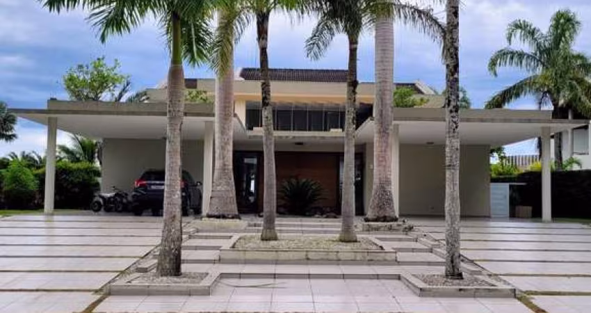 MANSÃO DE LUXO A VENDA EM CONDOMINIO PÉ NA AREIA.  Condomínio de Casas Pé na Areia. São 50 privilegiados com acesso privativo para praia. Total segurança e tranquilidade em ambiente de Mata Atlântica 