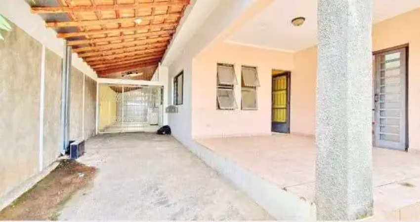 Casa Térrea 100m2 2 Dorms,Sala,Cozinha,Banheiro,Quintal,2 Vagas Cobertas,Terreno 300m2