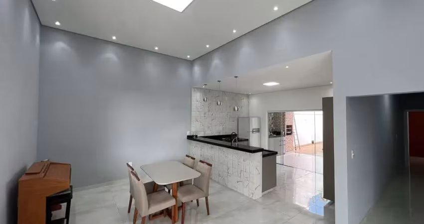 Casa 144,98m2, 3 Dormitórios, 1 Suíte, Cozinha Americana Planejada, Área Gourmet com Piscina e Churrasqueira, 3 Vagas, Ótima Localização