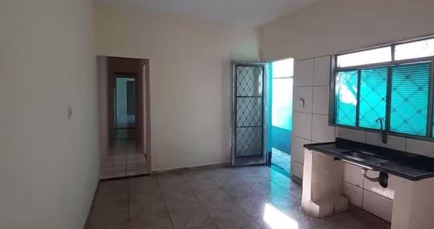 Casa 100m2, 3 Dormitórios, 2 Banheiros, Cozinha, Garagem, Ótima Localização, Terreno 250m2, Cômodos Amplos
