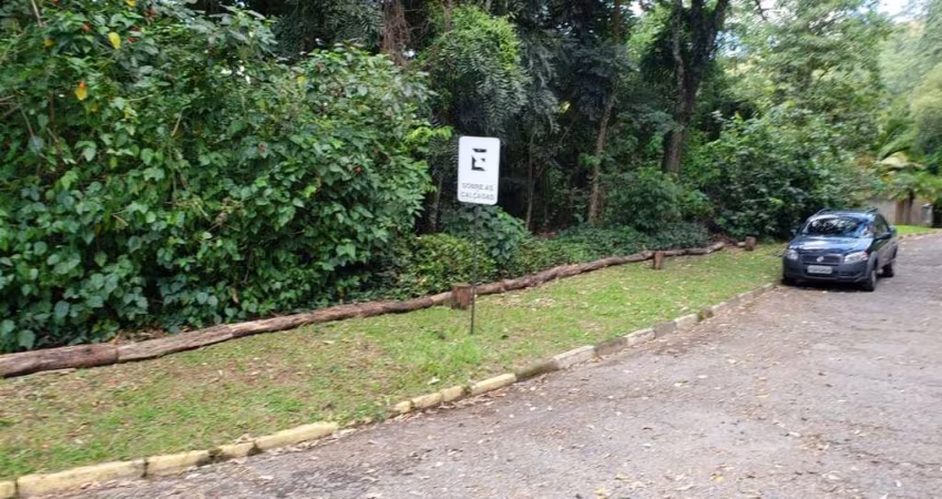 Terreno 1200m2, Condomínio Fechado, Ótima Localização