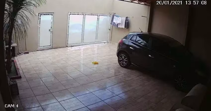 Casa 105m2, 2 dormitórios, 1 banheiro, cozinha planejada, 3 vagas de garagem cobertas, terreno de 150m2, ótima localização