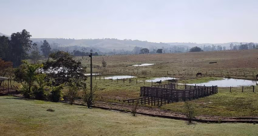 Sítio 5 Alqueires, Rica em Água com 10 Tanques com Peixes, 3 Casas, Barracão, Horta, Restaurante, Ótima Localização, Curral, Campo de Futebol