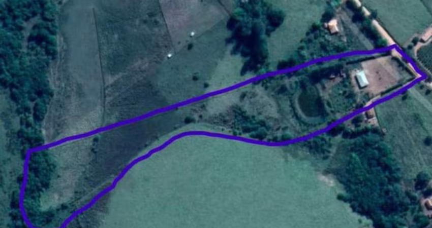 Chácara 28.340m2, Rica em Água com Açude, Árvores Frutíferas, Casa Sede com 182m2, 2 Dormitórios, 1 Suíte, Curral, Pomar, Pasto, Poço Caipira