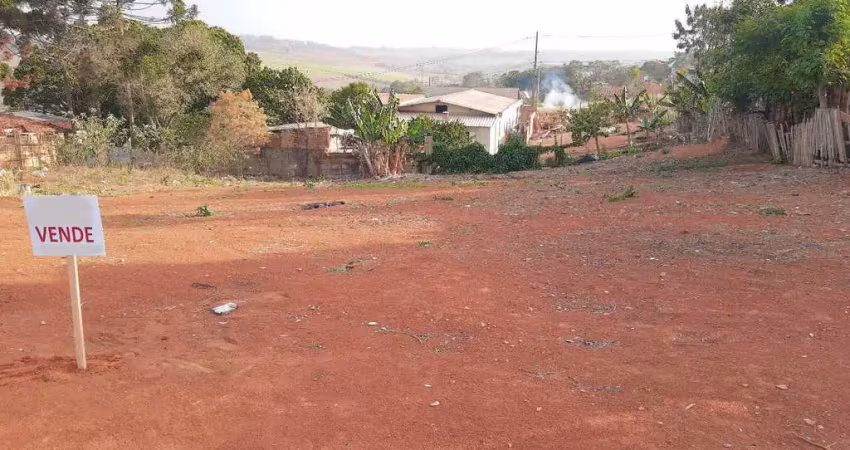 2 terrenos de 300m2, localização privilegiada, terreno de 10x30 cada um, terreno limpo, escriturado e registrado, estuda propostas