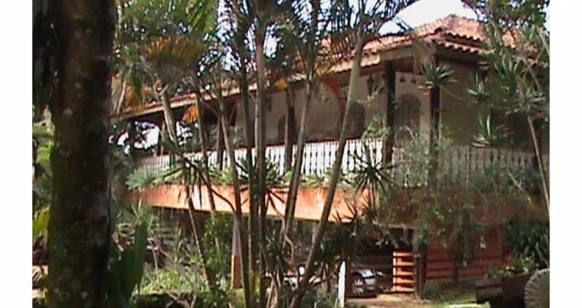 Chacara com Casa Duplex 480m2, 4 Dormitórios, 1 Suíte, 4 Vagas de Garagem, Terreno de 4200m2, Área de Lazer Com Piscina, Churrasqueira,Salão de Festas