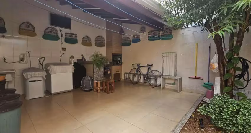 Imperdível casa à venda em Nova Odessa-SP, Jardim Santa Rosa: 2 quartos, 1 suíte, 2 salas, 2 banheiros, 2 vagas de garagem, 144,85m²!