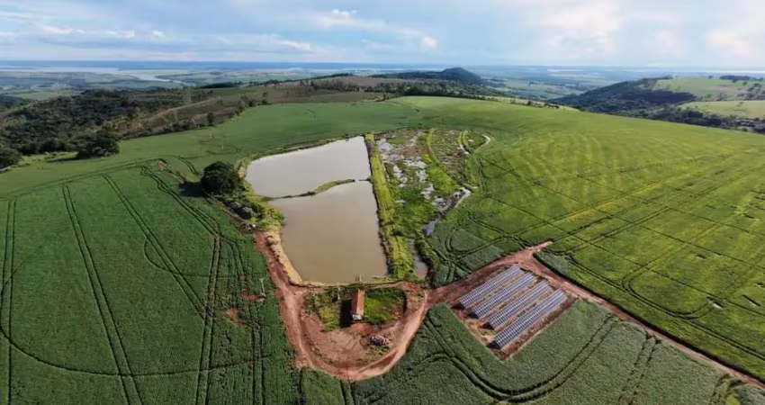 EXCELENTE FAZENDA A VENDA EM AVARÉ - SP ??   Área Total: 86 Alqueires ou 208,5 hectares, vermelho argiloso corrigido, a 850 metros de altitude.  Aproveitamento: 80% da área é cultivável, ideal para ag