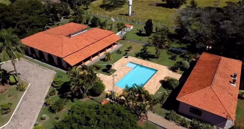 EXCELENTE FAZENDA A VENDA NA REGIÃO DE AVARÉ - SP ??    Área Total: 137 Alqueires ou 332 Hectares   Agricultura: 80 Alqueires (Será Plantado Cana)  Usina: Rio Pardo Até 2.037  Reserva e App: 25%  Topo