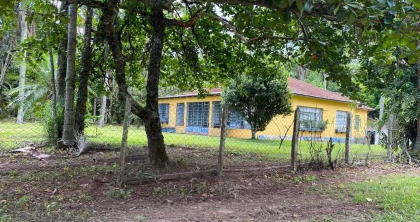 EXCELENTE FAZENDA A VENDA EM AVARÉ - SP ??  Dupla Aptidão: Agricultura e Pecuária   Área Total: 240 Alqueires   Agricultura: 125 Alqueires   Pastagem: 90 Alqueires   Irrigação: 3 Pivôs de Rebocabel e 