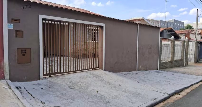 Casa à venda no Jardim Capivari em Campinas SP  Valor venda: R$585 mil Valor IPTU: R$849 a.a  Casa: 259 m² Terreno: 300 m² 3 quartos Vaga:  4 veículos