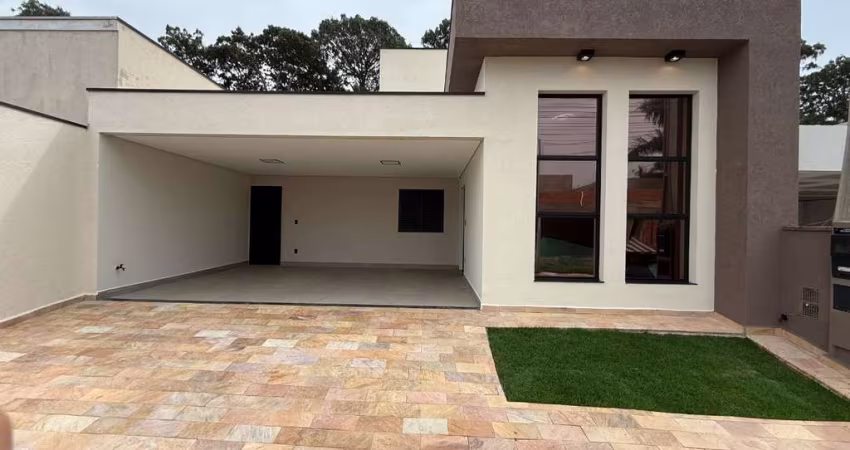Casa em Condomínio à Venda em Hortolândia-SP: 3 Quartos, 1 Suíte, 2 Salas, 2 Banheiros, 4 Vagas de Garagem - Imperdível!