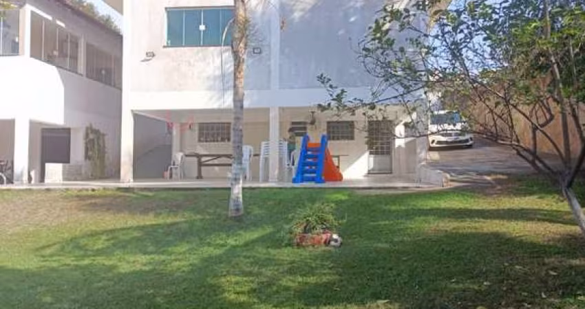 Chácara de Luxo à Venda em Hortolândia-SP, Jardim Santana: 3 quartos, 1 suíte, 2 salas, 2 banheiros, 2 vagas de garagem, 350m².