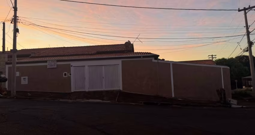 Imperdível: Casa à venda em Campinas-SP, Parque Via Norte - 3 quartos, 1 suíte, 1 sala, 2 banheiros, 5 vagas, 480m²!