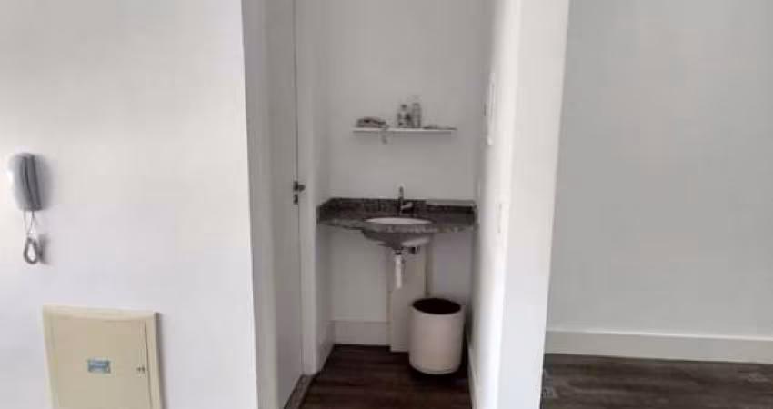 Sala Comercial de Alto Padrão para Locação no Centro de Jacareí-SP: 1 sala, 1 banheiro, 1 vaga, 28m² de área.