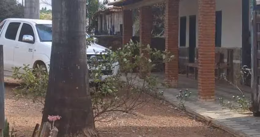 Fazenda disponível pra venda no município de luziania. goiás.  10...alqueires  fazenda esta a venda de porteira fechada  valor 2.500.000.00......aceita proposta.  casa sede  casa de caseiro  cural  po
