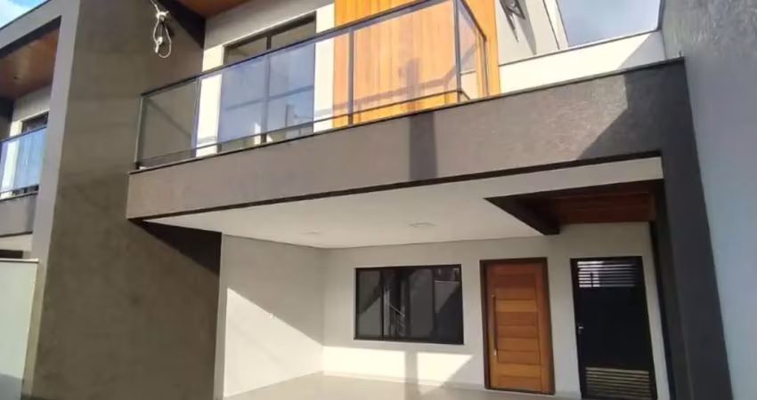 Sobrado para Venda em Joinville, Saguaçu, 3 dormitórios, 1 suíte, 2 banheiros, 2 vagas
