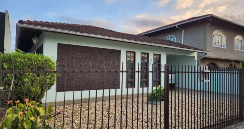 Casa para Venda em Joinville, Itaum, 3 dormitórios, 1 suíte, 2 banheiros, 2 vagas