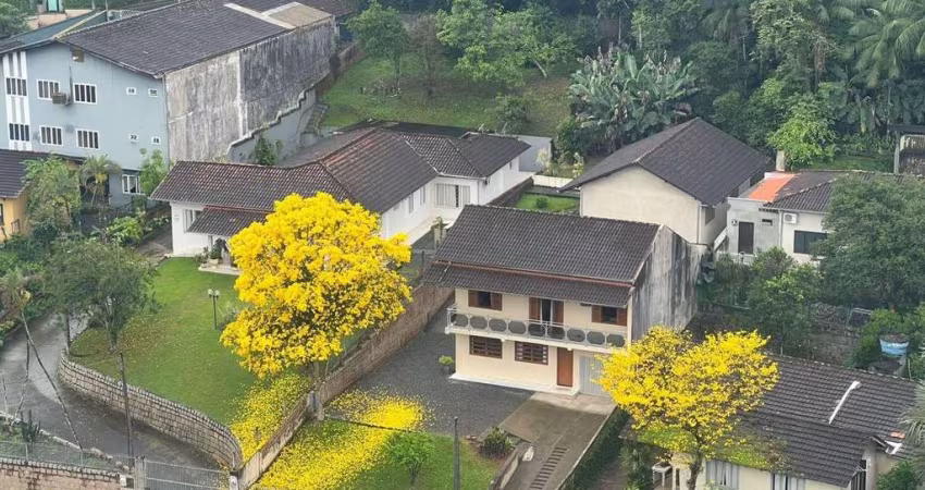 Casa para Venda em Joinville, Anita Garibaldi, 5 dormitórios, 1 suíte, 4 banheiros, 3 vagas