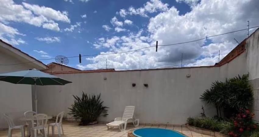 Casa com Piscina à Venda no Novo Horizonte – 3 Quartos e Espaço Gourmet!
