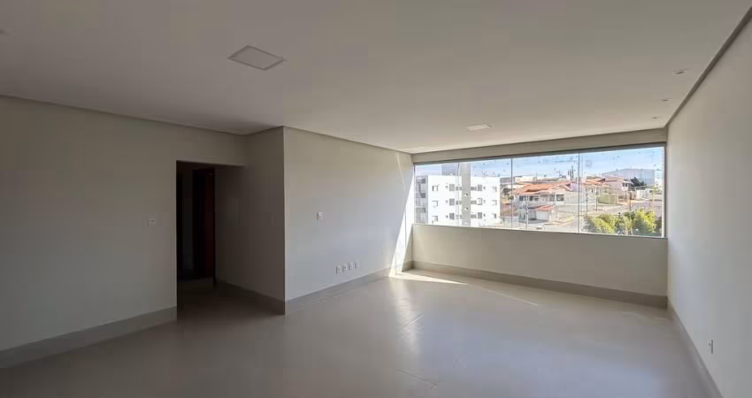 Apartamento para Aluguel na Av. Padre Almir, Sobradinho - 3 Dormitórios e 2 Vagas de Garagem