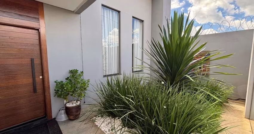 Casa Moderna à Venda no Residencial Barreiro, Patos de Minas - 3 Dormitórios, Piscina e Área Gourmet