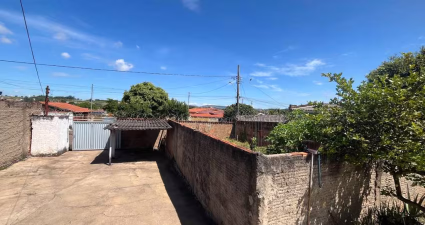 Casa à Venda no Bairro Vila Rosa em Patos de Minas-MG com Amplo Terreno Oportunidade: Casa com 2 Quartos e 382,9m² de Terreno em Local Tranquilo