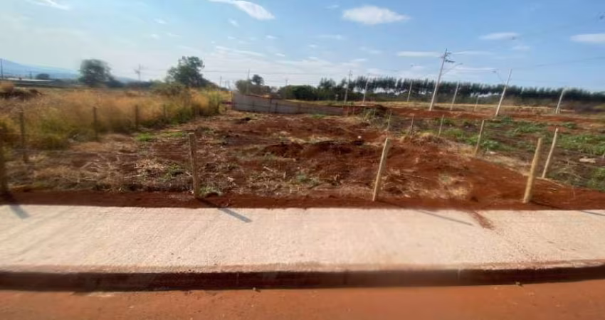 Lote à Venda no Bairro Chácara Caiçaras - 450m² com Poço Artesiano em Patos de Minas