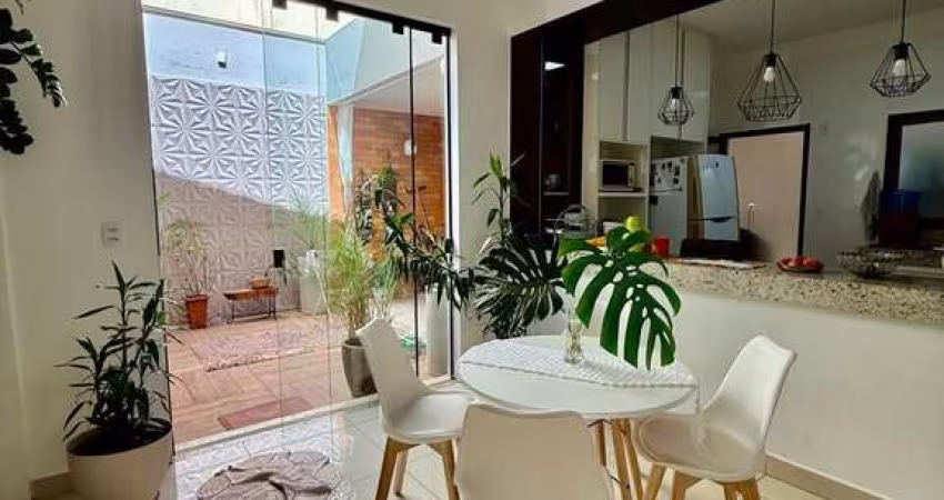 Casa à Venda no Condomínio Boungaville – 4 Quartos, 180m²