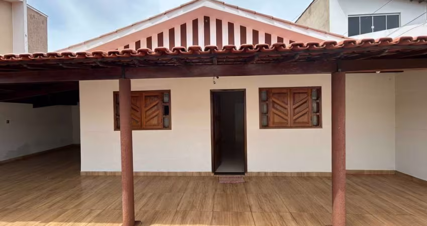 Casa Ventilada e Ampla à Venda no Jardim Panorâmico - 125m² Construídos